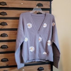 Cute daisy sweater size m